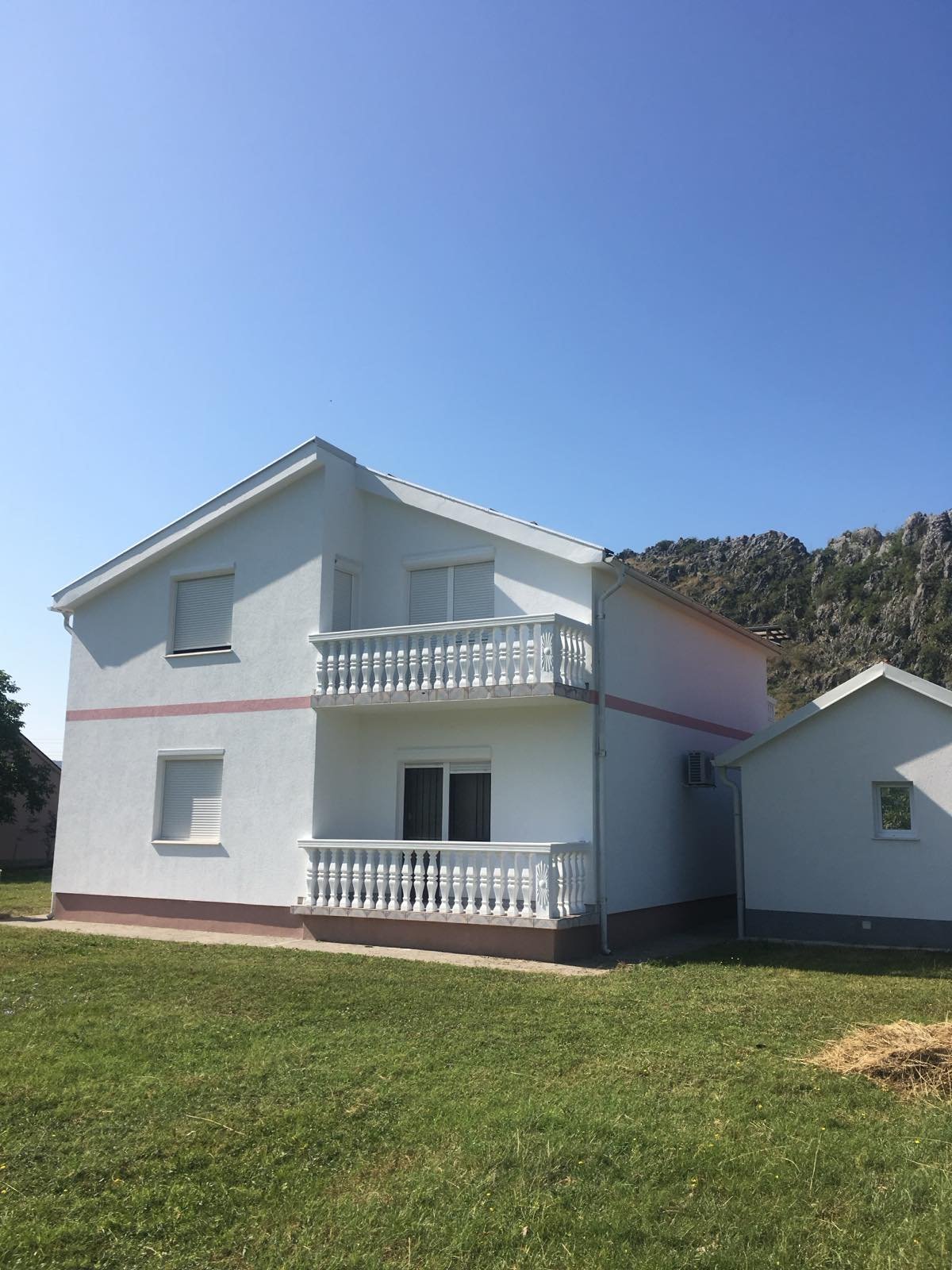 Danilovgrad _ SPUŽ _ Daire _ 4 ODA _ 145 m² _ 0. KAT