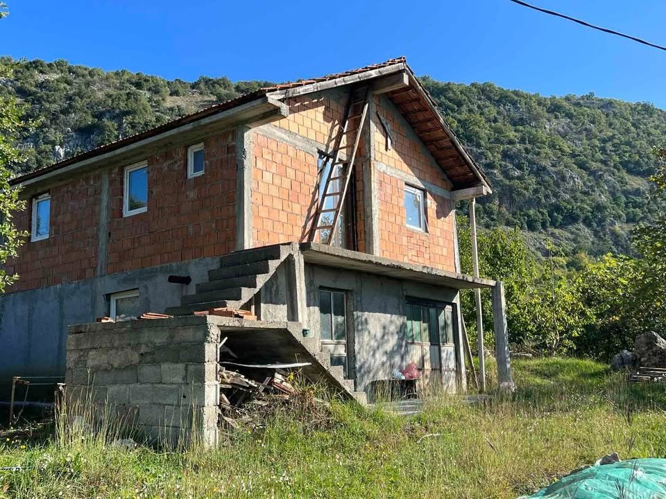 Podgorica _ CEROVICE _ Ev _ 2 ODA _ 110 m² _ 0. KAT